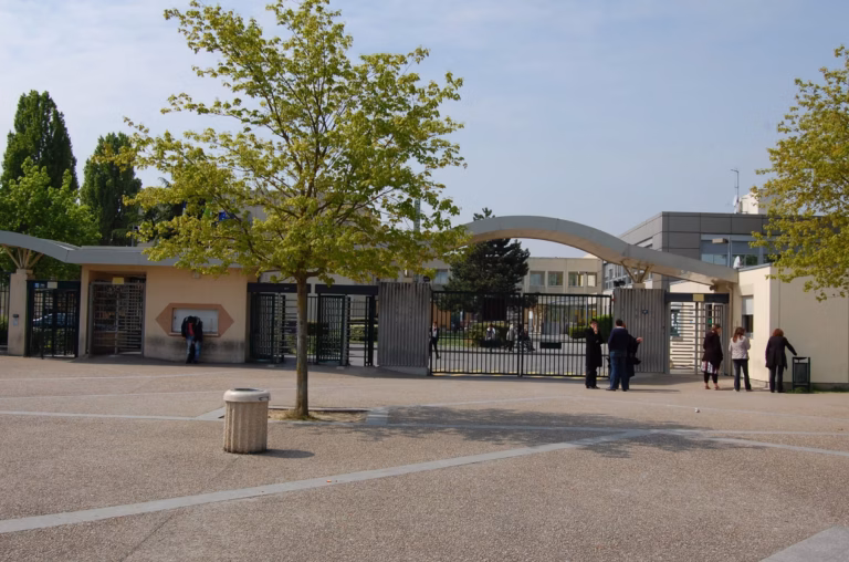 À Auray, le lycée Du Guesclin inaugure sa rentrée avec un internat moderne et un gymnase flambant neuf