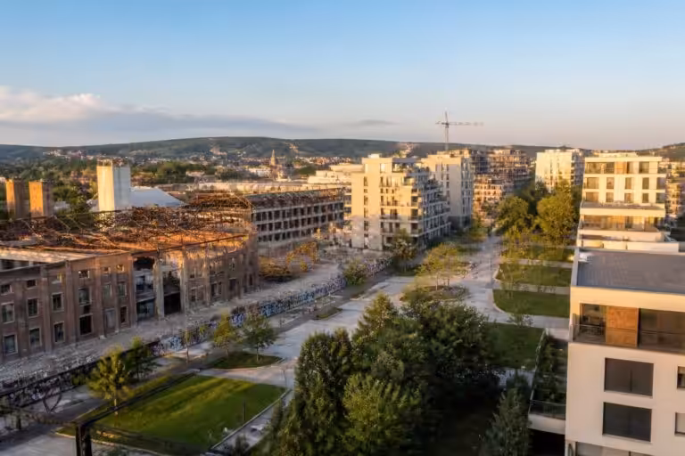 découvrez le projet de transformation d'une ancienne friche industrielle à déville-lès-rouen, avec plus de 150 logements neufs en cours de développement pour un cadre de vie moderne et durable.